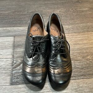 Taos footwear leather shoes woman’s size 8 (d71)